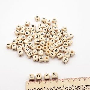 100 pièces/sac 10mm <span class=keywords><strong>bois</strong></span> lettre <span class=keywords><strong>perles</strong></span> en rondin couleur carré grand trou pour enfants jouet et bijoux bricolage accessoires - Product Image 4