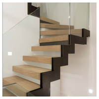 Rampe d'escalier droite Prima avec verre dépoli translucide pour la protection de l'intimité et la diffusion de la lumière pour escaliers de maisons modernes