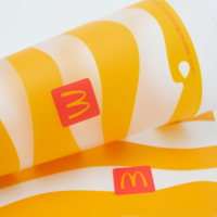 Feuille transparente de logo d'impression personnalisé de McDonald's IML pour le vernissage de gobelets en plastique Impression d'étiquettes en matériau PP/PET