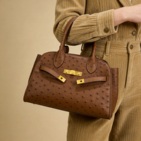 Échantillon Gratuit Sac à Main Femme en Cuir Véritable Rouge Vin Texture Crocodile avec Fermoir Métallique Personnalisable pour Sacs de Loisirs