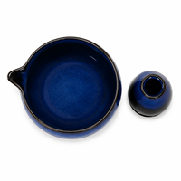 Bol à matcha en céramique rouge et noir de style japonais traditionnel avec bec verseur pour ensemble de thé matcha personnalisé