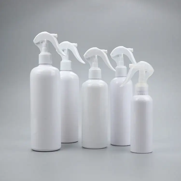 Flacone Spray con innesco per pulitore vuoto nero opaco da 500ml da 17 once personalizzato in Hdpe