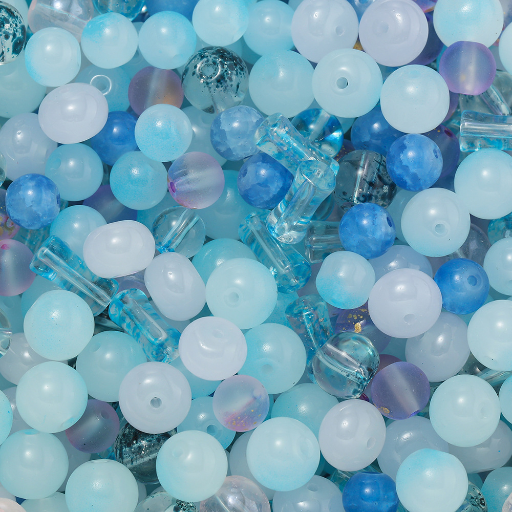 Perles de verre éclatantes aux tons bleus