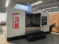 VMC1580 CNC Máquina de torno vertical de 3 ejes de alta precisión GSK Siemens FANUC Sistema de control Centro de torneado automático Husillo BT40