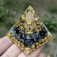 Ornement Pyramidal en Cristal Gaufré de la Marque LARISSA pour Guérison et Divination – Vente en Gros
