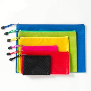 Pochette de classement étanche avec fermeture éclair et logo personnalisé, motif football, pour documents de bureau, dossiers d'étudiants et fournitures de bureau - Product Image 3