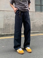 Pantalon cargo en jean gris foncé taille haute coupe droite ample pour homme, style décontracté multi-poches, idéal pour le quotidien