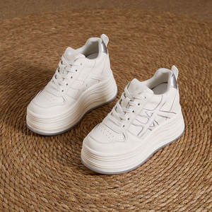 Кроссовки женские белые со шнуровкой, 12 см - Product Image 6