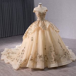 Robe de mariée de luxe haut de gamme de Dubaï, vintage, sexy, avec des perles dorées et des paillettes, robe de mariée RSM241046 - Product Image 5