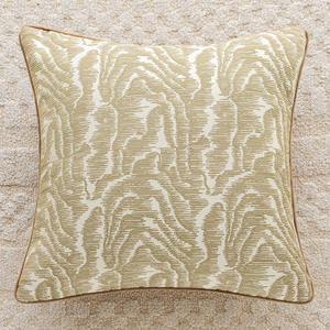 Housse <span class=keywords><strong>de</strong></span> coussin Jacquard 3D Golden Mountain Broderie carrée à motifs géométriques avec passepoil pour canapé ou <span class=keywords><strong>lit</strong></span> - Product Image 1