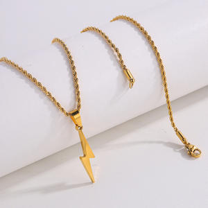 Collier en acier inoxydable doré de luxe Dingchao pour femmes, bijoux élégants et simples, pendentif en forme de cœur, cadeau élégant et tendance - Product Image 6