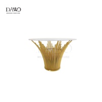 Table de réception de mariage de luxe en forme d'éventail avec base en métal doré et plateau rond en verre