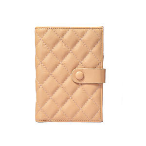 Porta Pasaportes Personalizado con Logotipo, Funda de Cuero Saffiano PU para Viajes de Negocios - Product Image 6