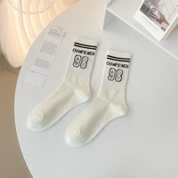 Fabricant OEM en gros de chaussettes de sport en coton blanc et noir, design unisexe, personnalisation avec votre propre logo, chaussettes de sport à tube