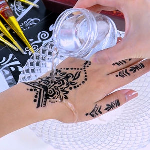 ชุดสักลายเฮนน่ากลิตเตอร์พร้อมกรวยพีวีซีและสติกเกอร์ชั่วคราวพร้อมใช้งานดีไซน์มือและเท้า84ชิ้น - Product Image 6