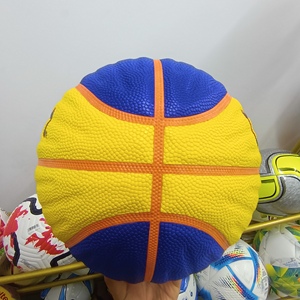 Ballon de basketball officiel taille 7 de haute qualité pour entraînement sportif en salle, personnalisé, fabriqué en PU, résistant à l'eau et durable - Product Image 5
