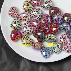 Vente chaude 21*25mm Acrylique Solide Impression Léopard UV AB Coeur Perles pour Chunky Collier Perlable Stylo Téléphone Chaînes Fabrication de Bijoux - Product Image 5