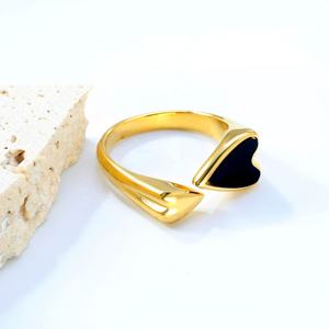 Anillos de Acero Inoxidable de Moda al por Mayor, Anillos de Dedo Chapados en Oro de 18K, Resistentes al Agua, con Diseño de Concha Blanca y Negra, Anillo de Corazón para Mujer - Product Image 6