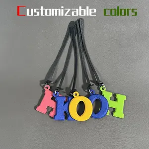 قلادة حقيبة ملونة مخصصة، مصنوعة من مادة الجلد الطبيعي، قلادة ثلاثية الأبعاد لحروف مفاتيح السيارات