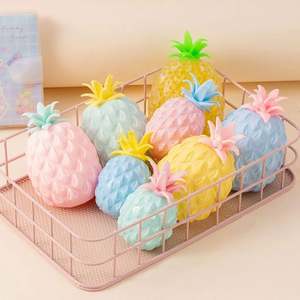 Balle anti-stress amusante en forme d'ananas - Jouet sensoriel à presser pour soulager l'anxiété, cadeau de farce pour la salle de classe/le bureau - Product Image 2