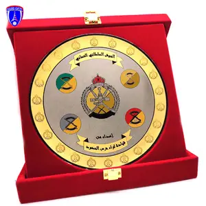 Oman casting embossed souvenir metal award plate gold custom metal plaque for wholesale
