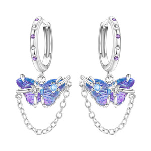 Des boucles d'oreilles simples en forme de papillon violet, parfaites comme cadeau pour la Saint-Valentin, un anniversaire ou un anniversaire de mariage pour une fille. - Product Image 1