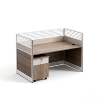 Poste de travail modulaire pour bureau, bureau individuel moderne avec écran en verre dépoli à lattes et armoire mobile verrouillable