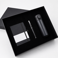 Coffret cadeau d'entreprise avec carnet A6, stylo et tasse isotherme pour les programmes de bienvenue des employés