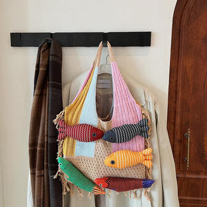 Sac fourre-tout tissé à bandoulière pour femmes, grande capacité, style rétro, avec pompons, personnalisable, vente en gros - Product Image 1