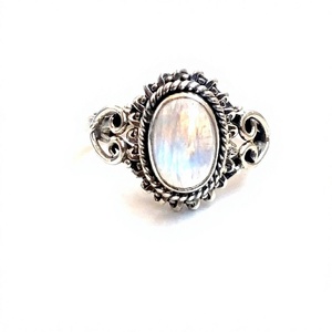 Bague en argent sterling 925 faite à la main en forme de pierre de lune ovale naturelle 6x8mm - Product Image 1