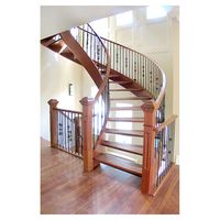 Escalier en colimaçon Prima minimaliste avec structure en acier, marches en bois naturel et garde-corps en verre transparent pour escalier intérieur de maison duplex