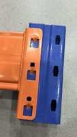 Poteau vertical robuste en acier 90x70x2.0mm avec revêtement électrostatique en poudre 60-80µm pour rayonnage industriel de stockage