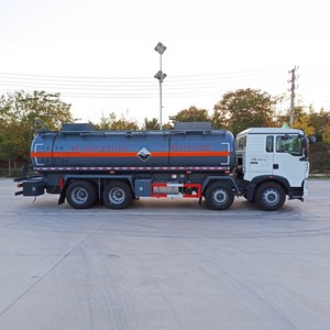รถบรรทุกน้ำยาเคมี HOWO 8x4 ขนาดใหญ่พิเศษ ความจุ 20,000 ลิตร สำหรับขนส่งโซดาด่างและสินค้าอันตราย - Product Image 4