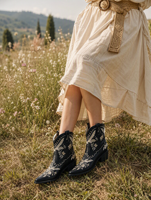 Bottes mi-mollet noires à talon carré et bout pointu brodées de fleurs, style western cowboy, pour femme, idéales pour les soirées d'automne et le style country, OEM ODM