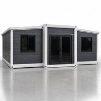 Maison préfabriquée moderne en conteneur avec grande porte vitrée, finition bois, maison modulaire pour usage résidentiel et commercial