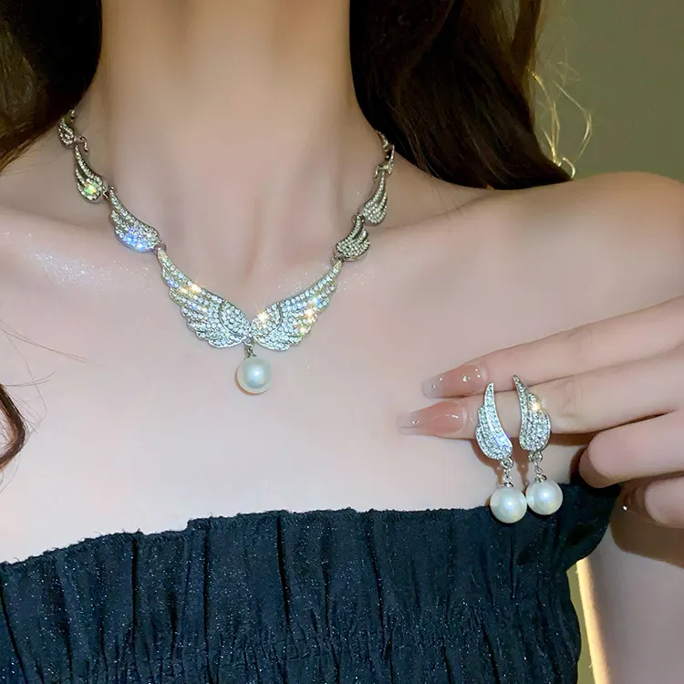 Intarsiato di diamanti ali di perle orecchini di moda di alta classe clavicola catena all'ingrosso di gioielli da sposa per le donne