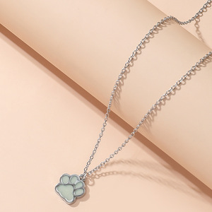 Moda verde azul que brilla en la oscuridad encanto luminoso mascota perro pata colgante collar joyería para mujer - Product Image 5