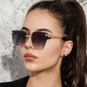 Gafas de Sol Cuadradas Sin Montura con Patillas Metálicas Huecas y Degradado, Última Moda de Lujo 2022 para Mujer - Product Image 3
