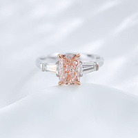 Bague de luxe légère et tendance pour femme, en or rose et blanc 18 carats, avec 3 diamants de laboratoire roses taille radiant à 4 griffes