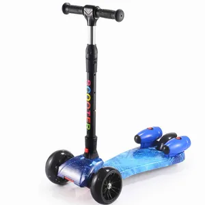 2021 a buon mercato su misura 3 ruote scooter elettrico pieghevole Spray bubble Bambini calcio del bambino del piede scooter per il regalo Di Natale