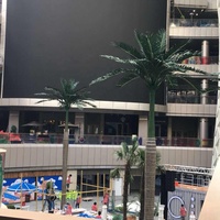 Grandes Palmiers Artificiels Modernes Décoratifs d'Extérieur, Résistants aux UV et Ignifuges, Écologiques pour Centres Commerciaux et Jardins