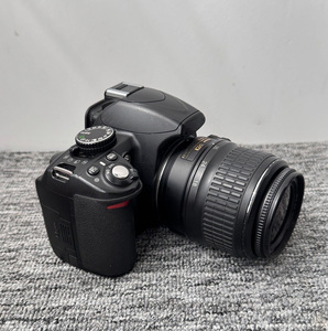 Cámara Nikon D3100 de Nivel Básico, Kit de Cámara Full HD APS-C, Cámara Usada - Product Image 1