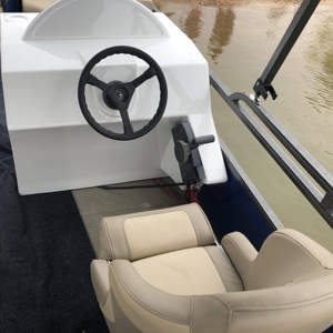 قارب بونتون من الألومنيوم بطول 7 أمتار مع حوامل لقصبات الصيد - Product Image 3