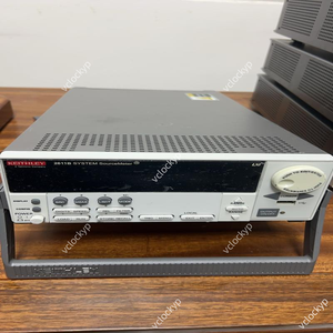 Keithley 2611B Sistema SourceMeter 2611B 200V 10A Medidor de Fuente/Como Nuevo - Product Image 2
