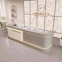 Bureau de réception moderne en bois avec éclairage LED, hauteur réglable, design écologique pour hôtels, bureaux et espaces commerciaux