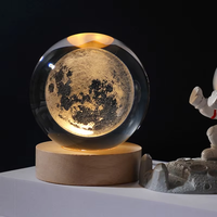 Vente en gros de lampe de nuit en cristal, gravure laser, ornement de décoration d'intérieur en cristal 3d, veilleuse boule de cristal galaxie
