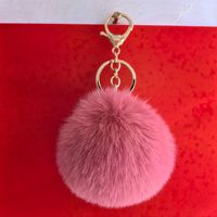 Venta al por mayor 8 cm tamaño bolsa coche y teléfono móvil decoración POM llavero 51 colorido en stock suave conejo peludo llavero