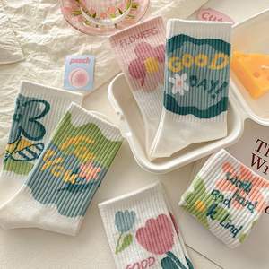 Женские весенние носки с цветочным принтом, влагоотводящие, из полиэстера и хлопка, повседневные, универсальные, модные, милые, для студенток, длинные - Product Image 3