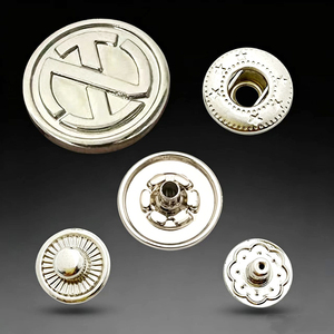 Bouton-pression métallique personnalisé avec logo en relief, prix d'usine, pour vêtements - Product Image 1