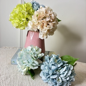 Hydrangea artificielle réaliste faite à la main à tige unique <span class=keywords><strong>pour</strong></span> la décoration de fêtes, les bouquets de mariage, la rentrée scolaire, le Nouvel An chinois - Style moderne - Product Image 1